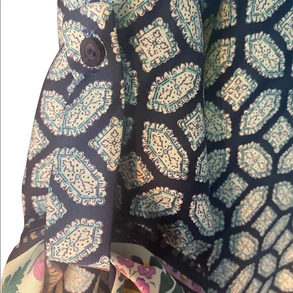 Whisper patterned shirt sleeves button - Picture 9 of 13